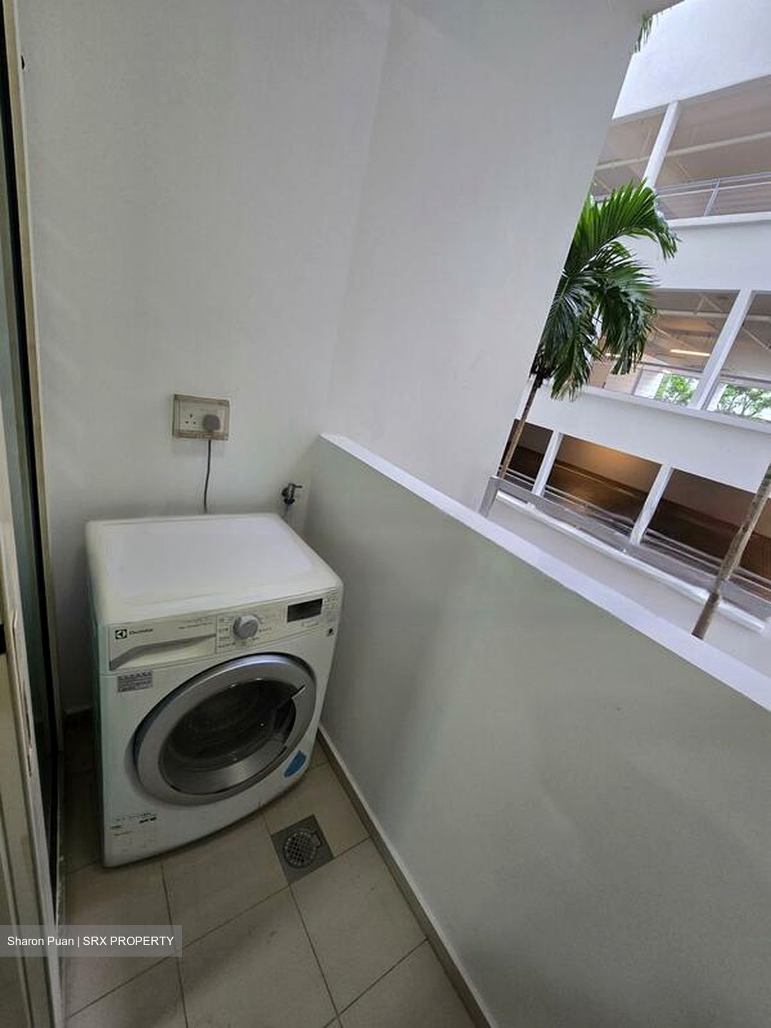Vacanza @ East (D14), Condominium #565260991